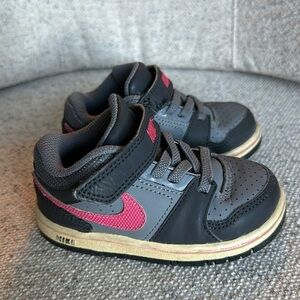 Nike toddler girls size 6C runners sneakers